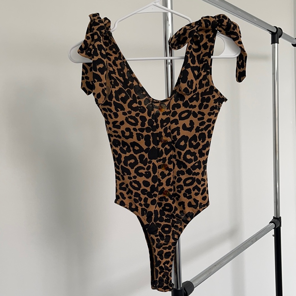 NWT PrettyLittleThing Cheetah Print Bodysuit